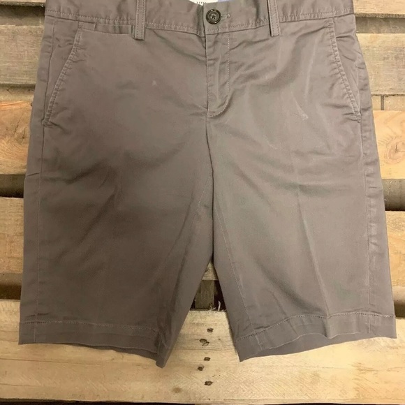 Banana Republic Woman’s Stretch Bermuda Shorts - Picture 3 of 9